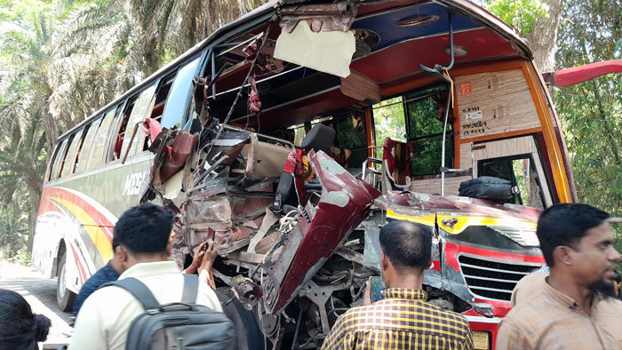 Madaripur-accident-pic3-2-2503250918
