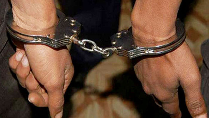arrest-2504100442
