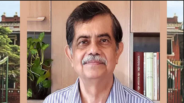 Education-advisor-2507100232